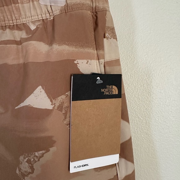 The North Face Wander Shorts - Picture 3 of 11